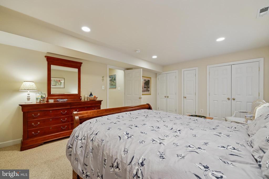 8807 RIDGE ROAD
