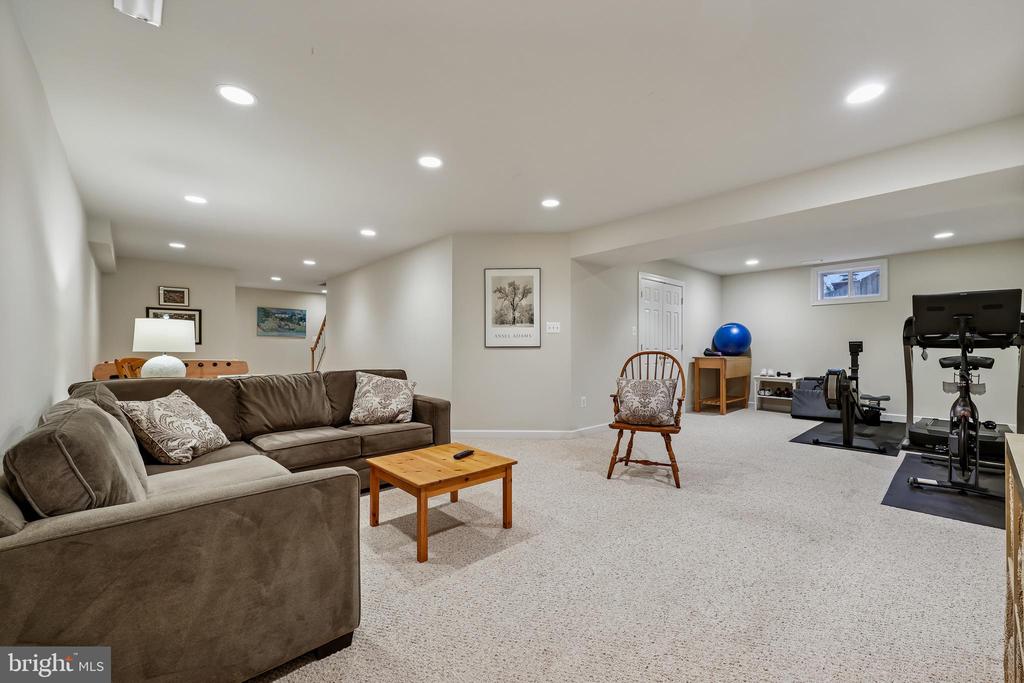 8807 RIDGE ROAD