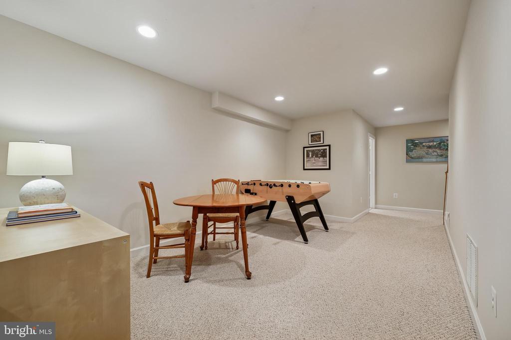 8807 RIDGE ROAD