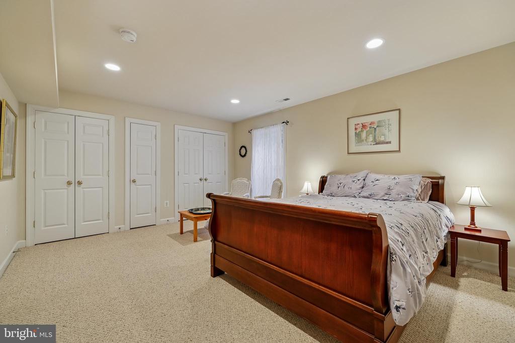 8807 RIDGE ROAD