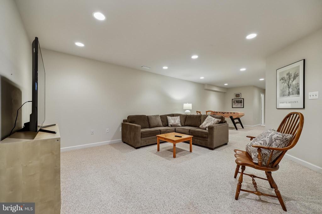 8807 RIDGE ROAD