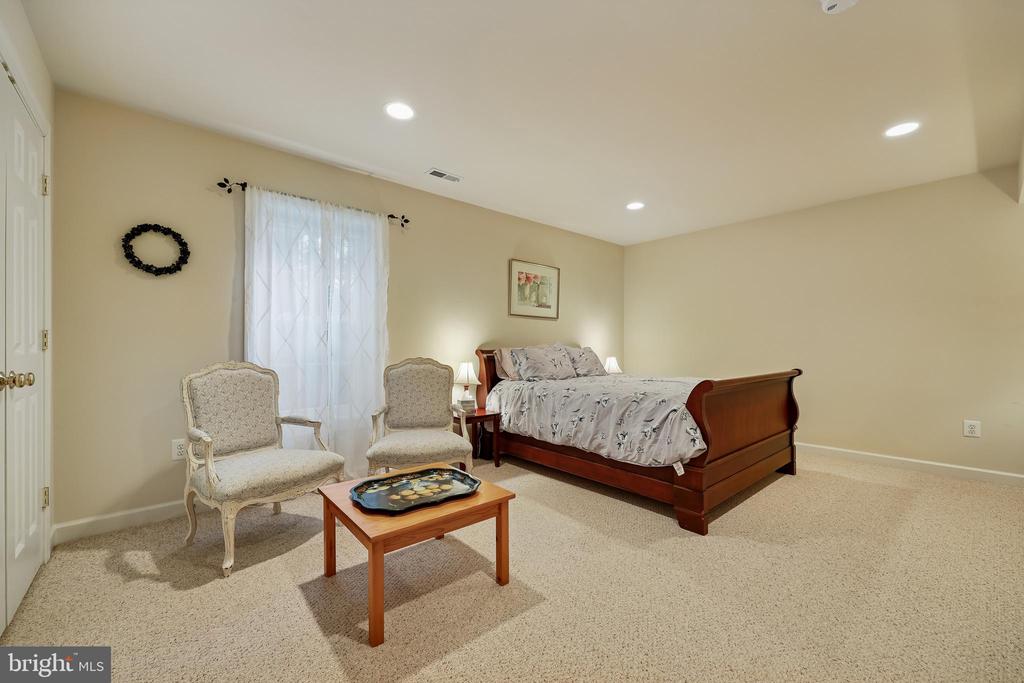 8807 RIDGE ROAD