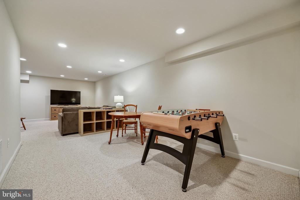 8807 RIDGE ROAD