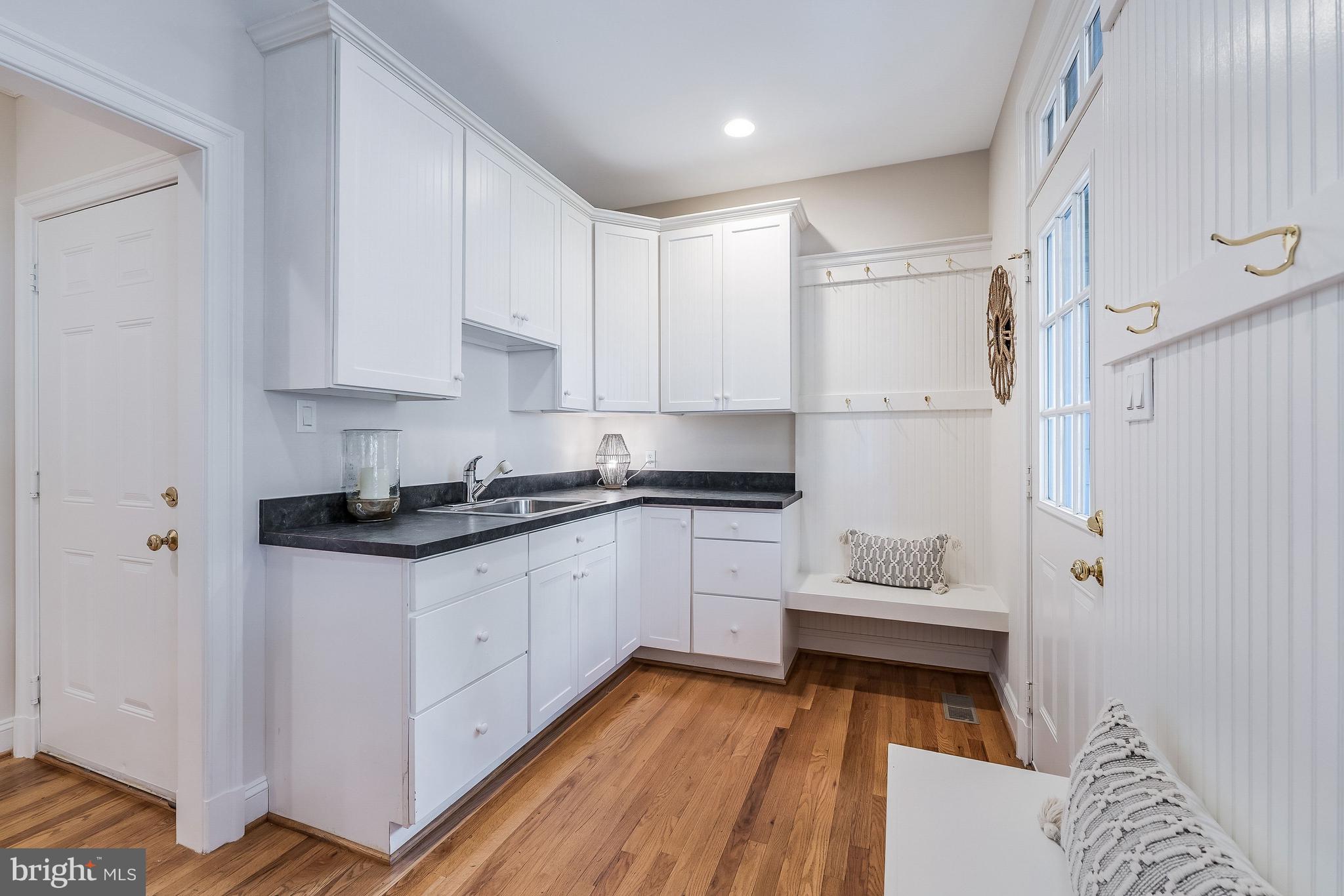 5221 LOCUST AVENUE