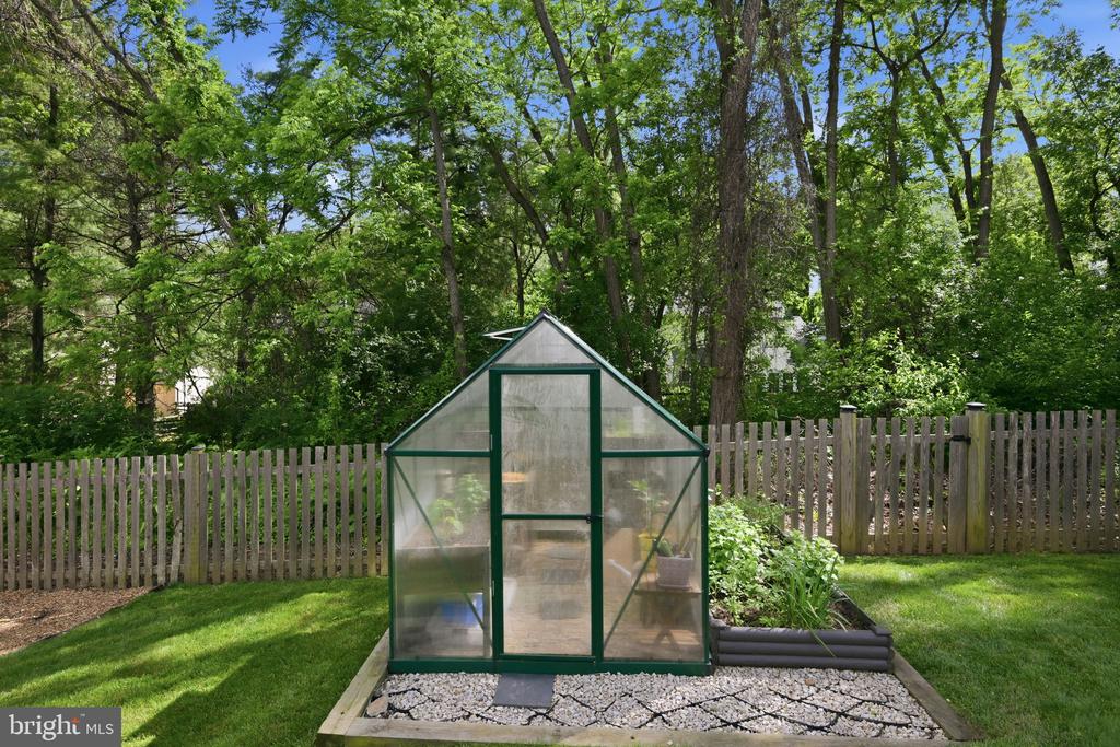 4716 HORNBEAM DRIVE