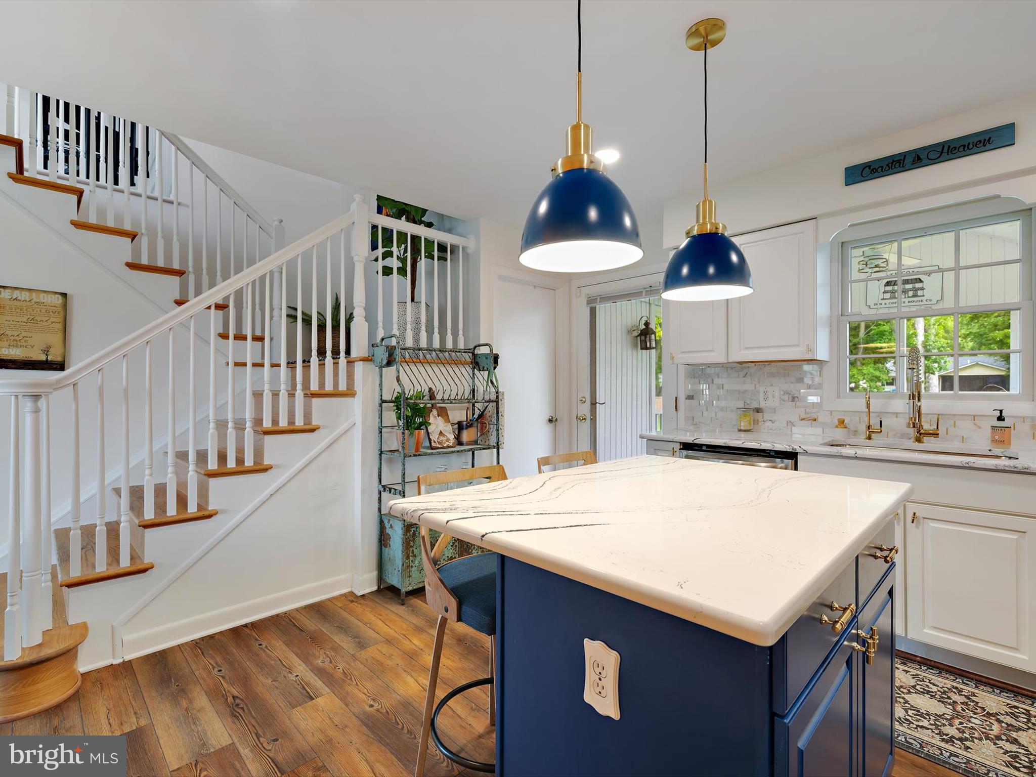 909 Bayside Dr