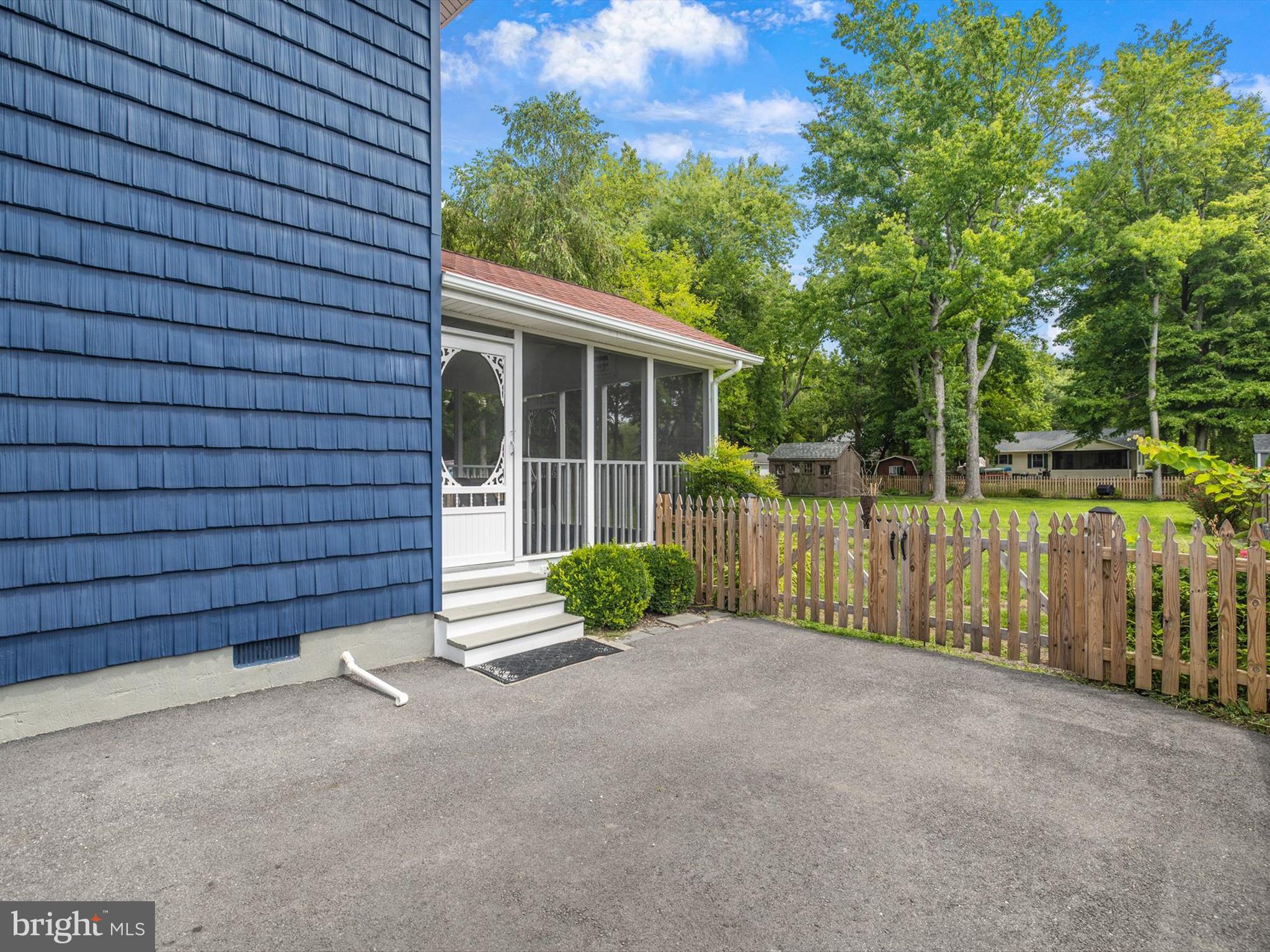 909 Bayside Dr