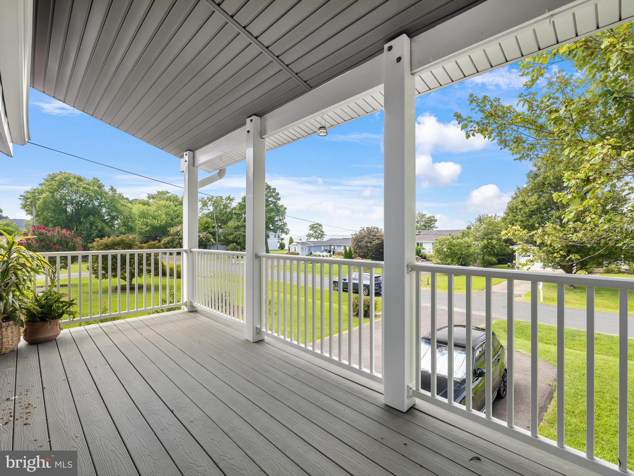 909 Bayside Dr