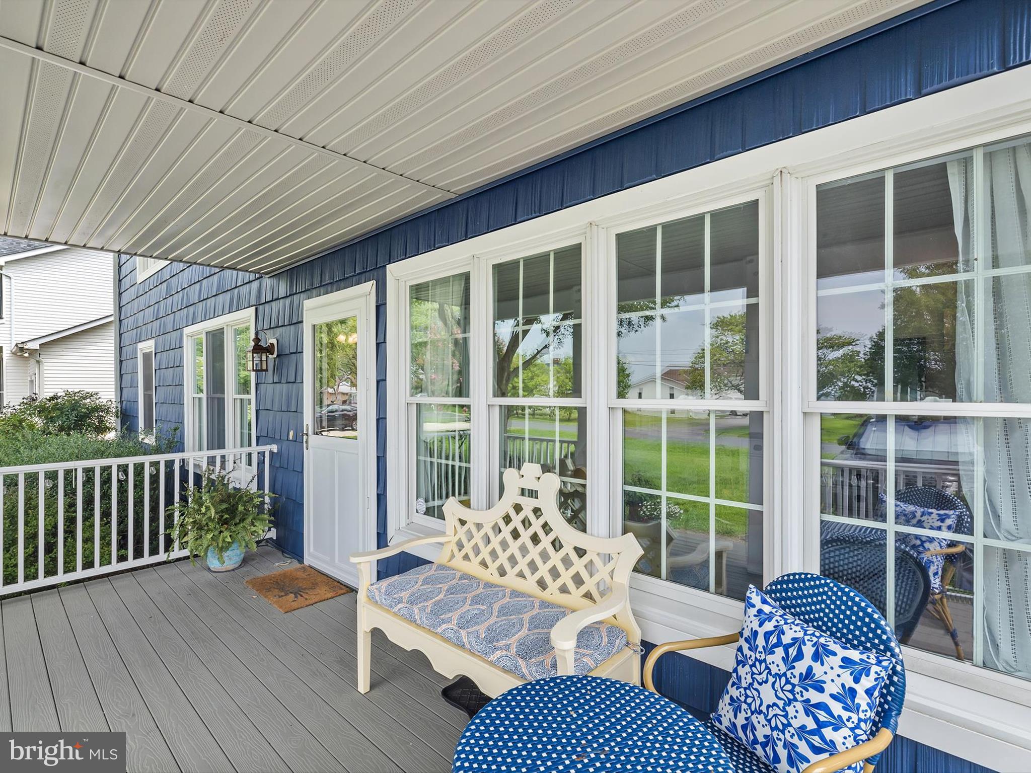 909 Bayside Dr