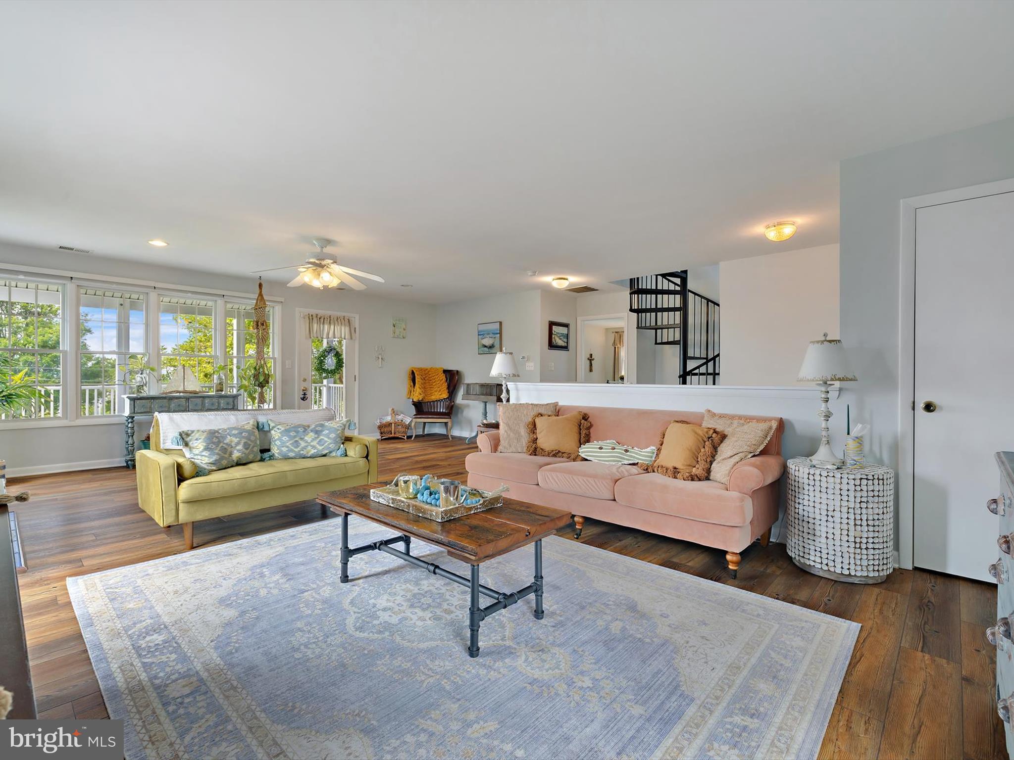 909 Bayside Dr