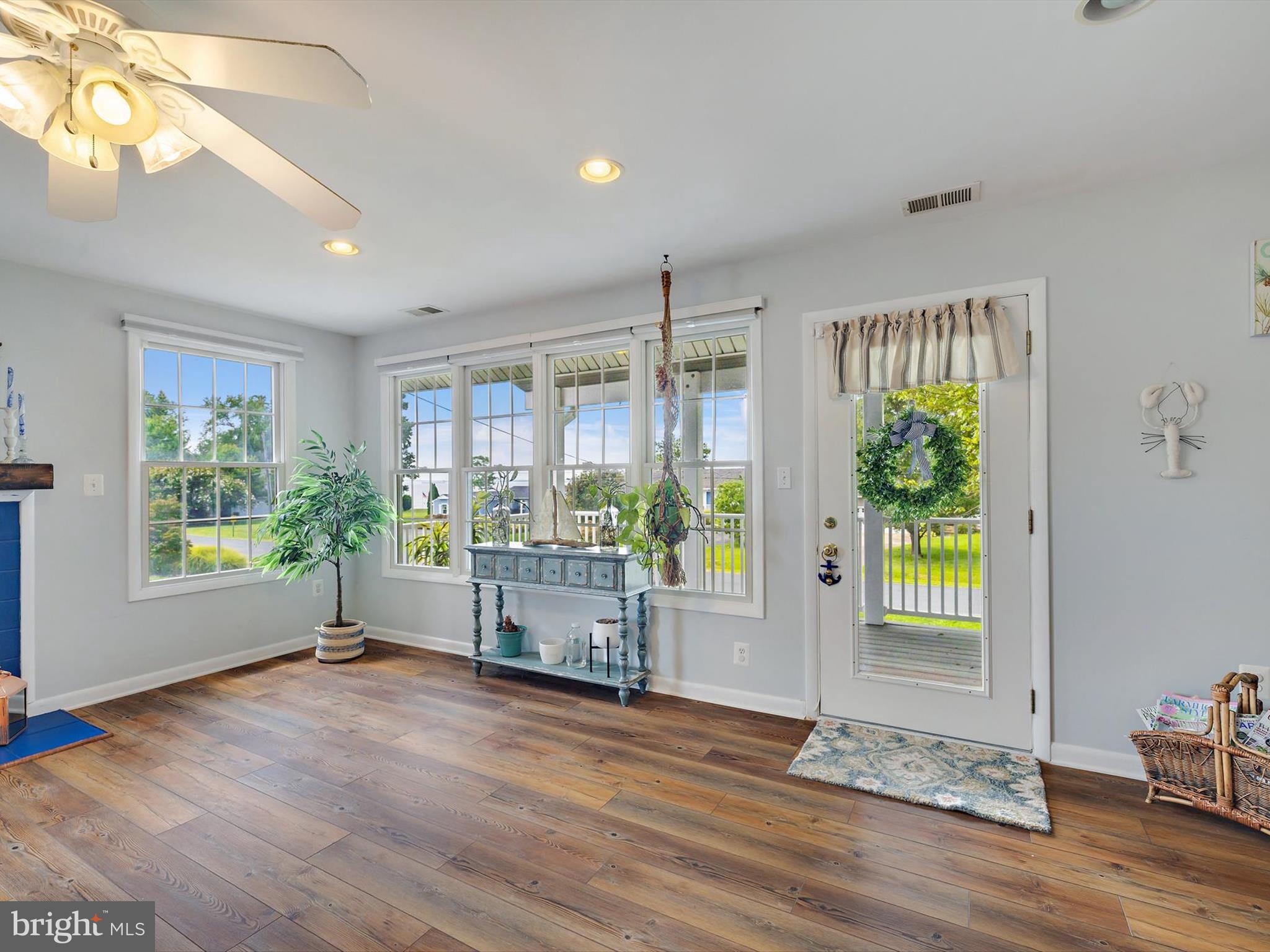 909 Bayside Dr