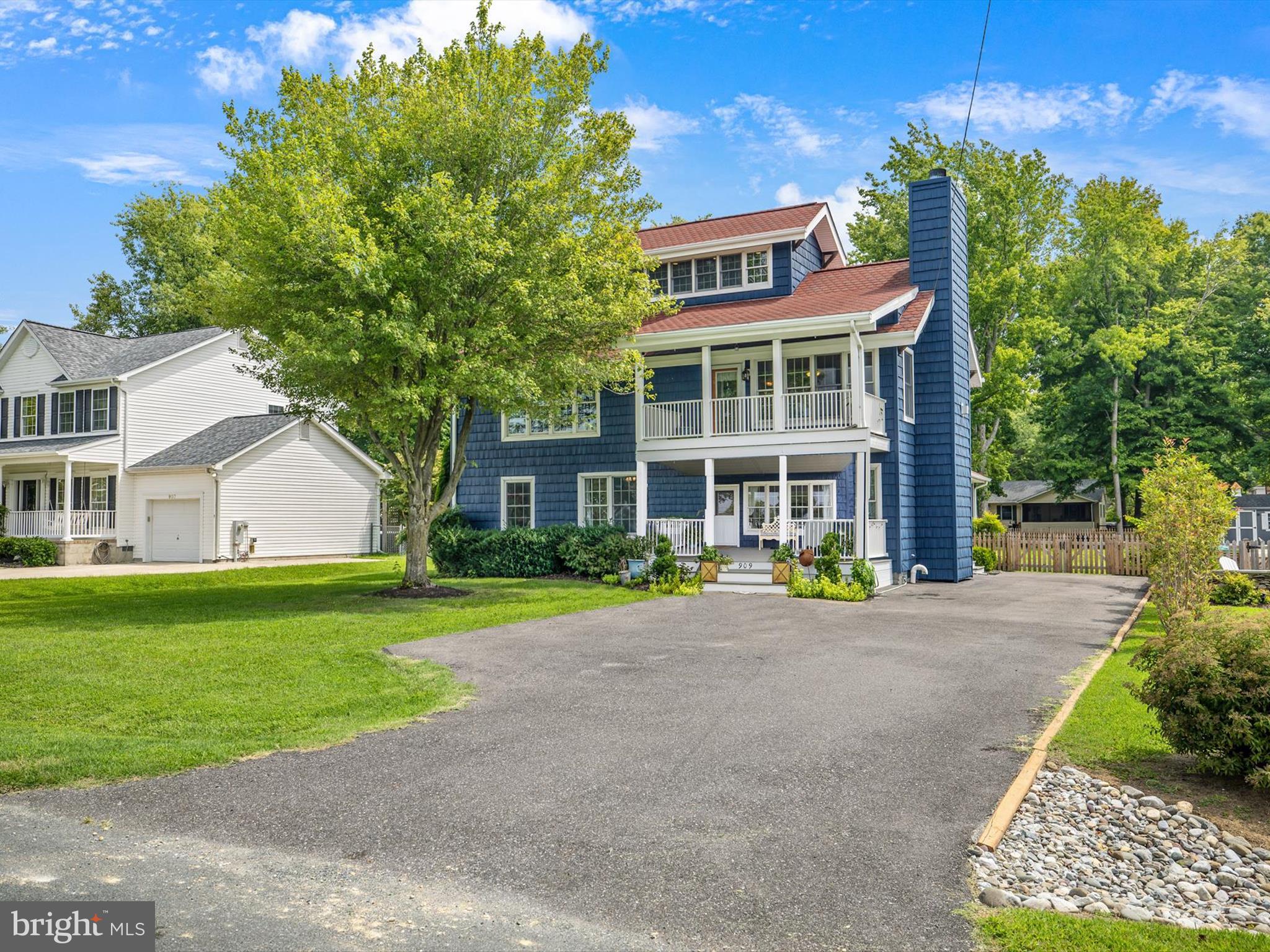 909 Bayside Dr