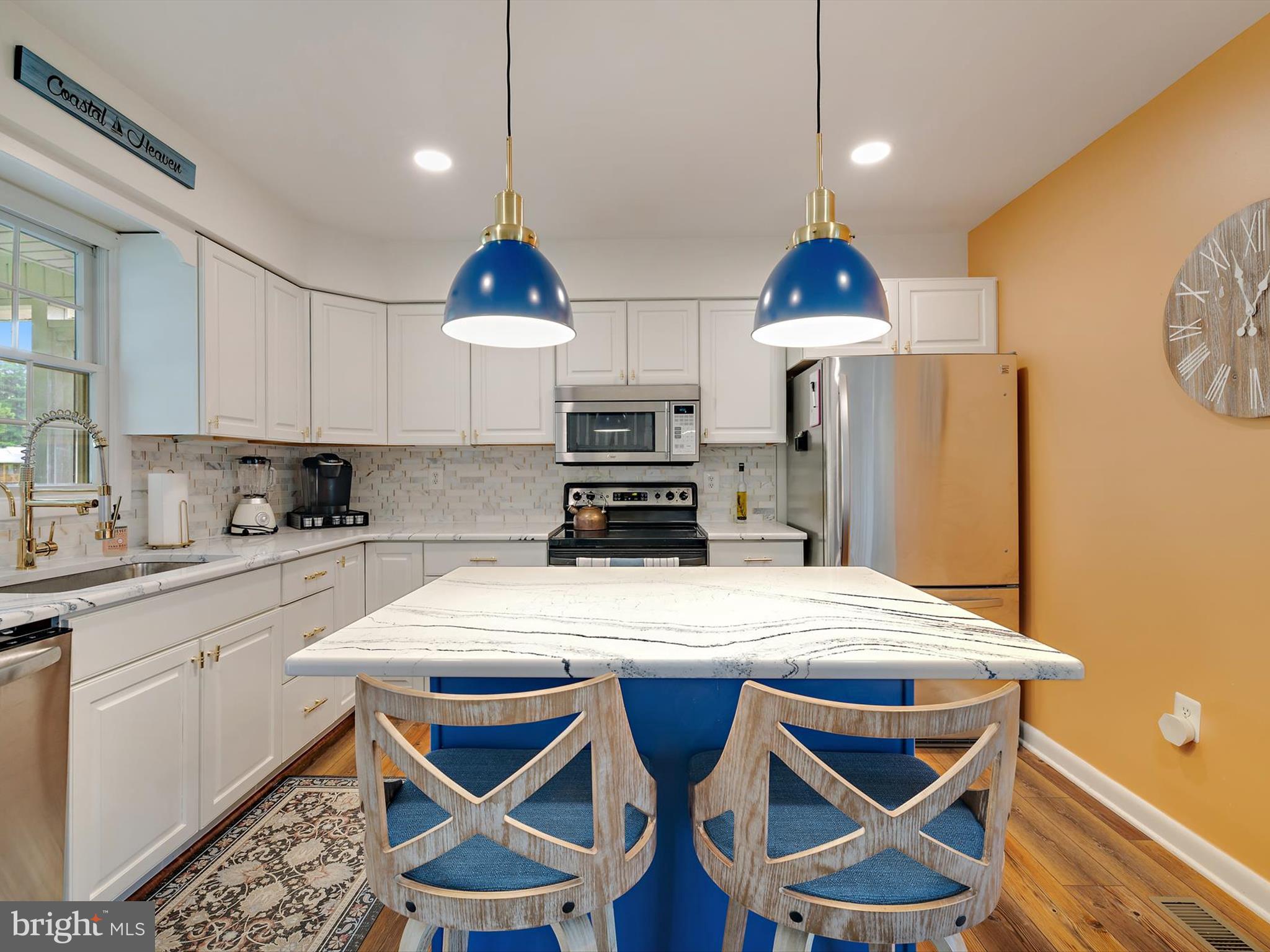 909 Bayside Dr