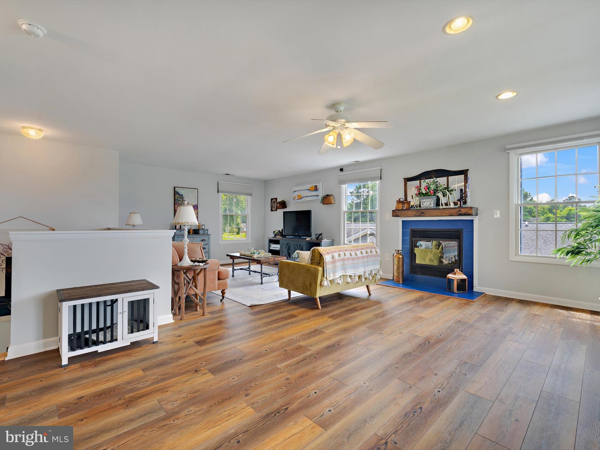 909 Bayside Dr