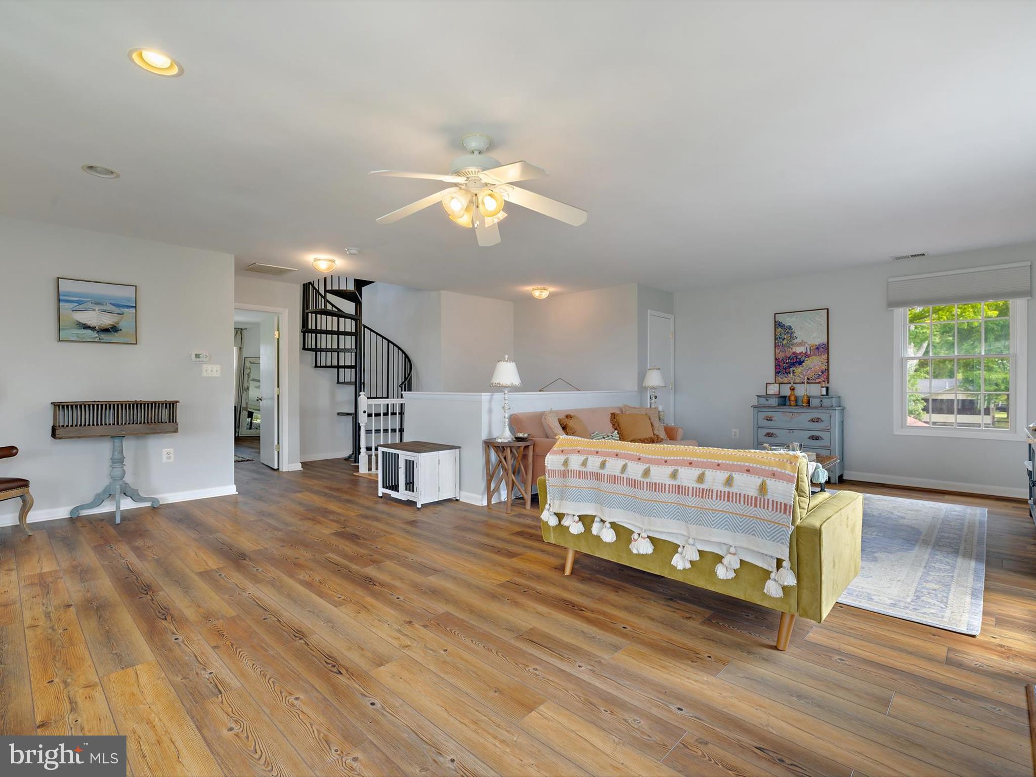 909 Bayside Dr