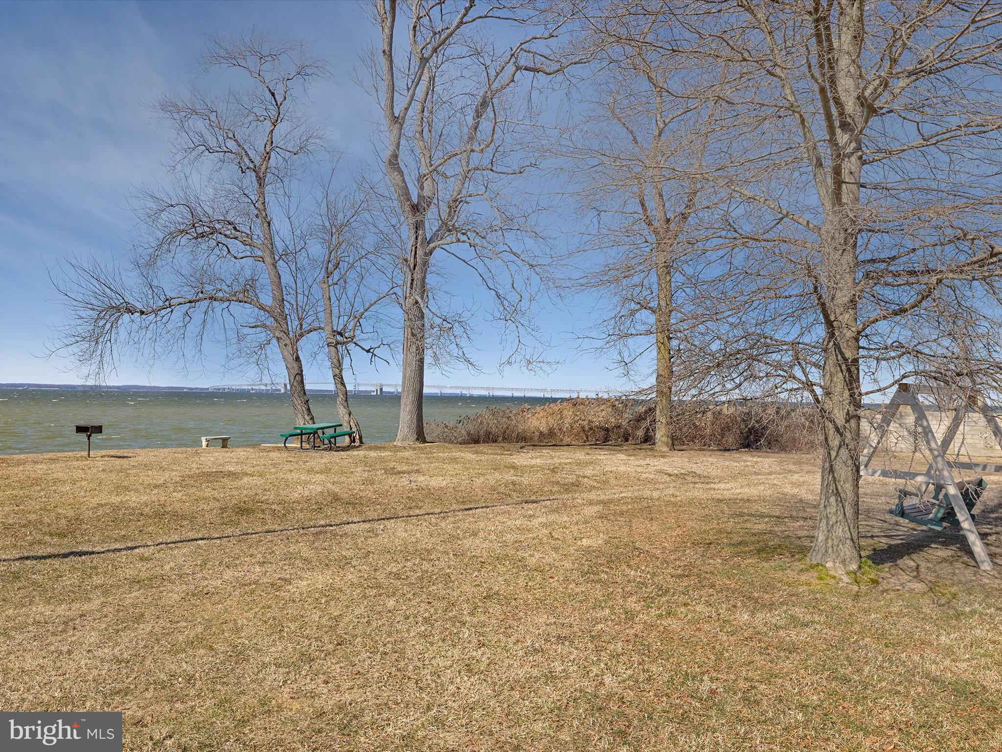 909 Bayside Dr