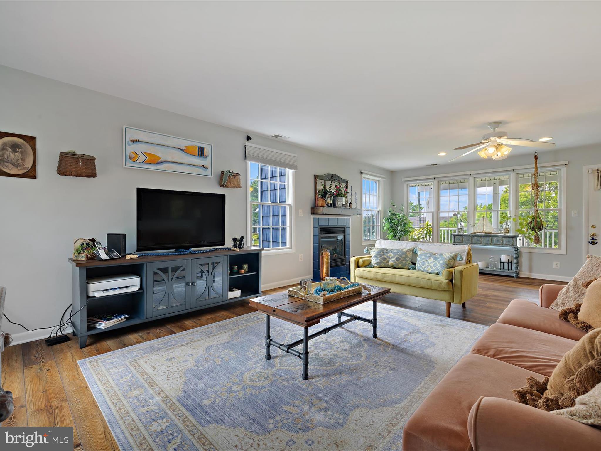909 Bayside Dr