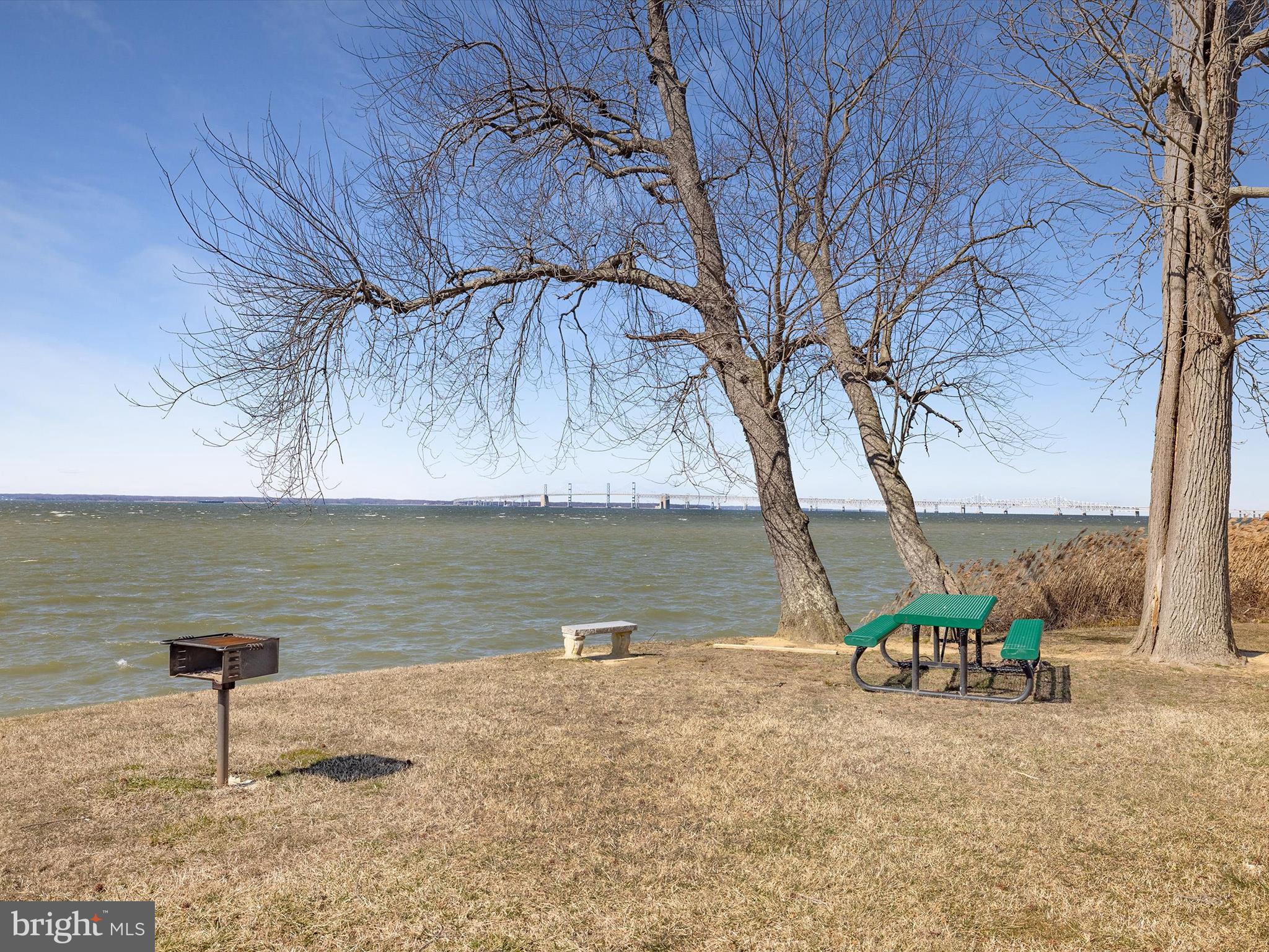 909 Bayside Dr