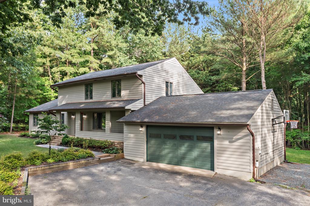 4 BUNKERS COURT