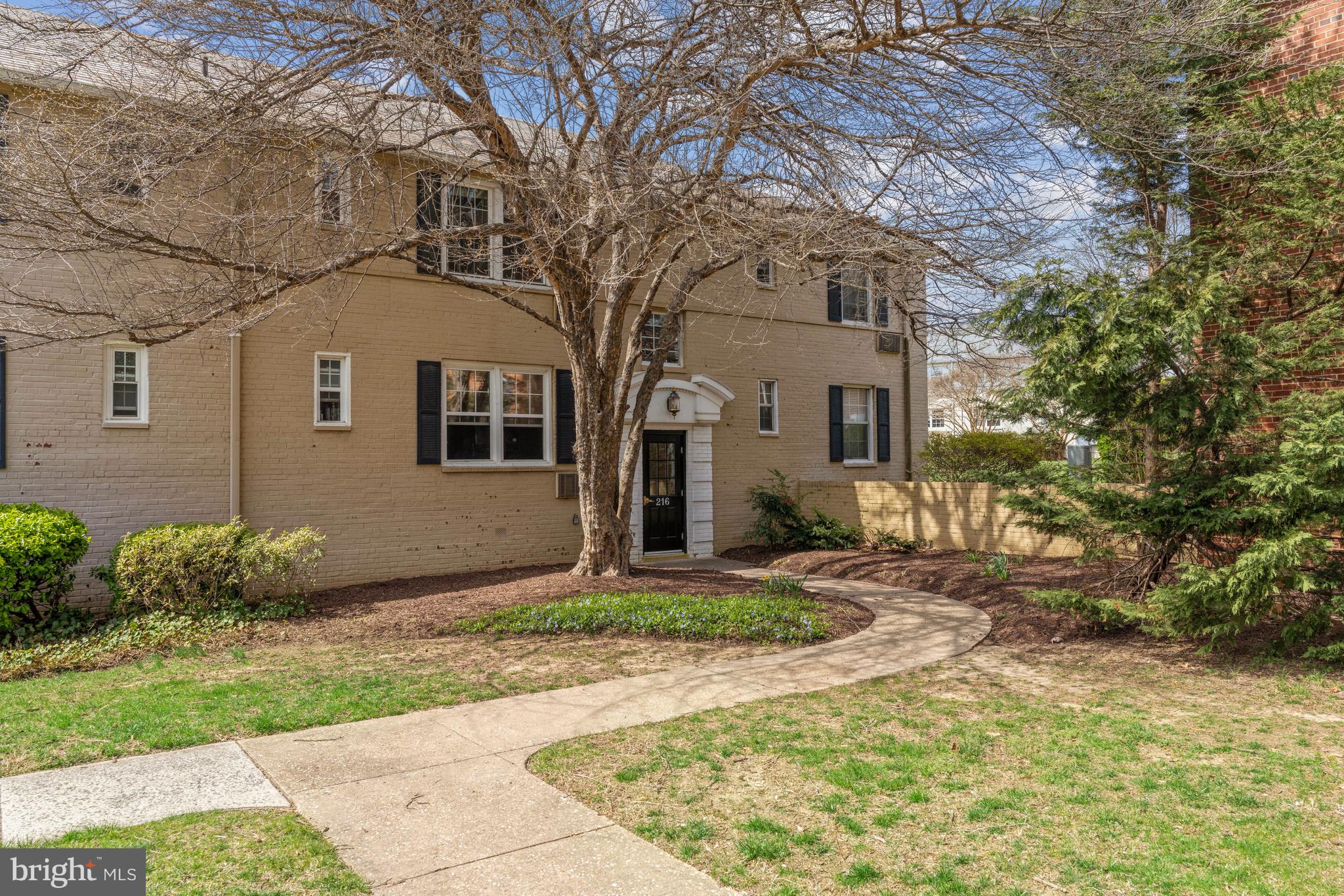 216 N GEORGE MASON DRIVE Unit: 216-2