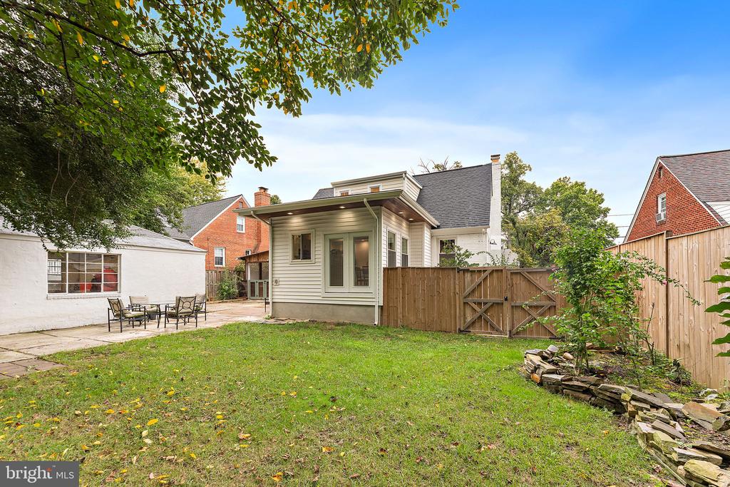 408 S George Mason Dr