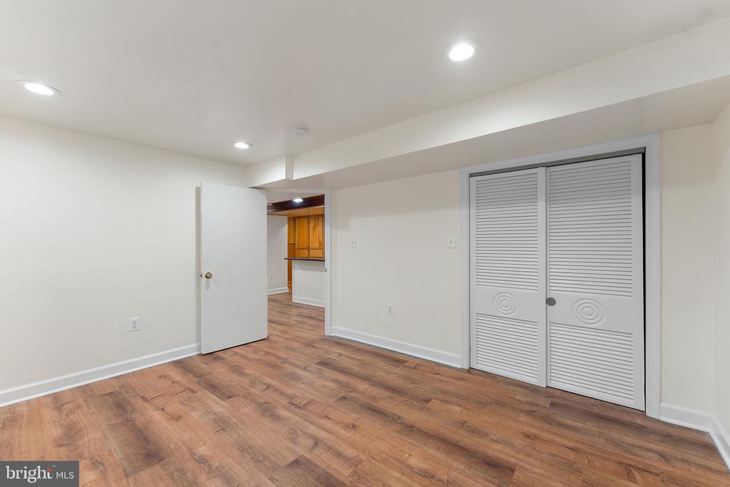 408 S George Mason Dr