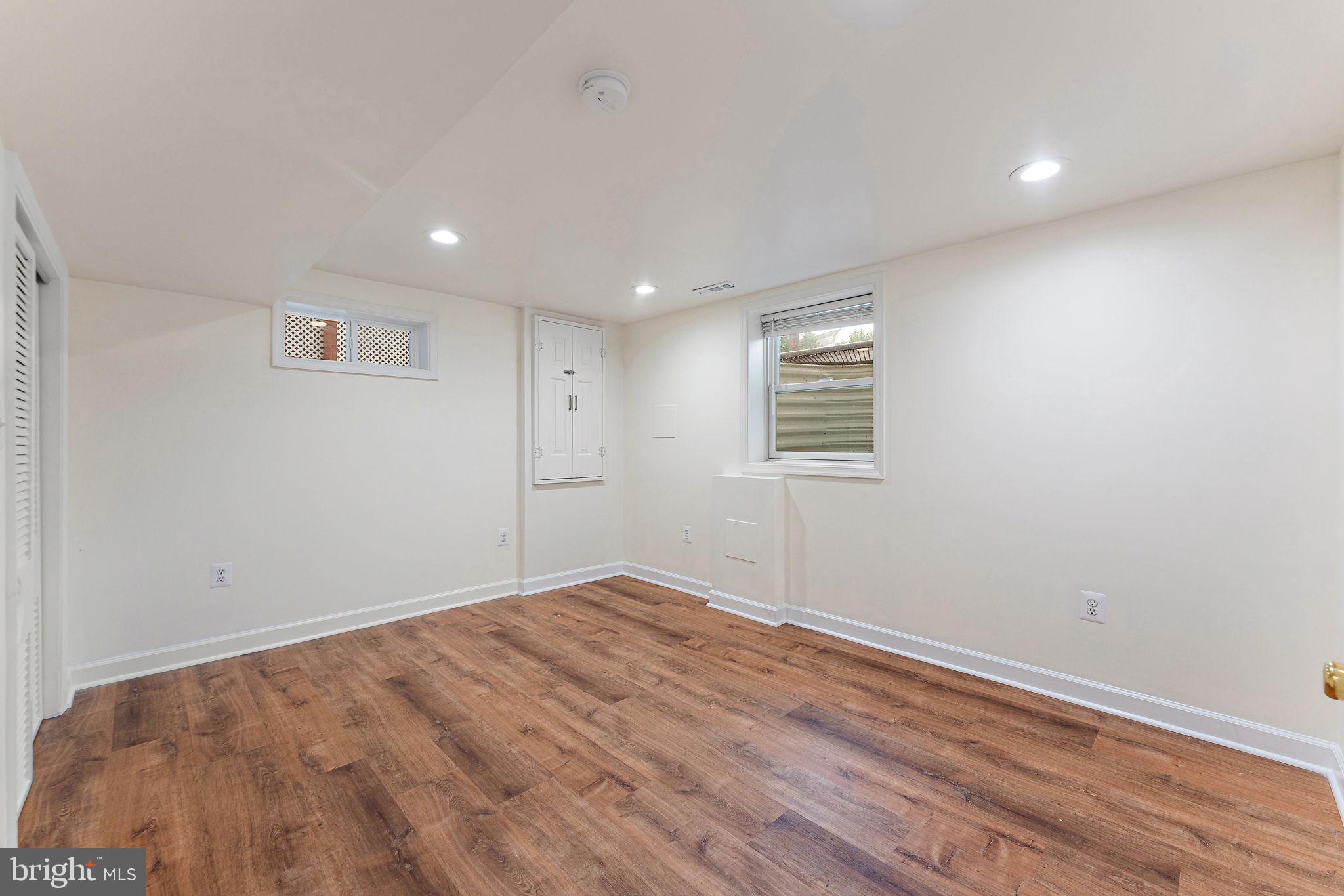 408 S George Mason Dr