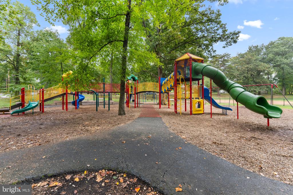 408 S George Mason Dr