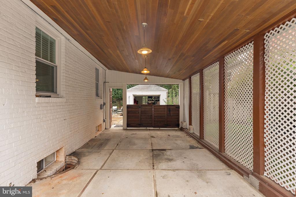 408 S George Mason Dr