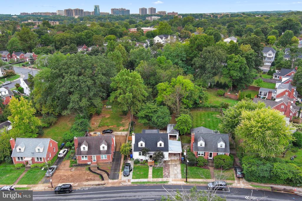 408 S George Mason Dr