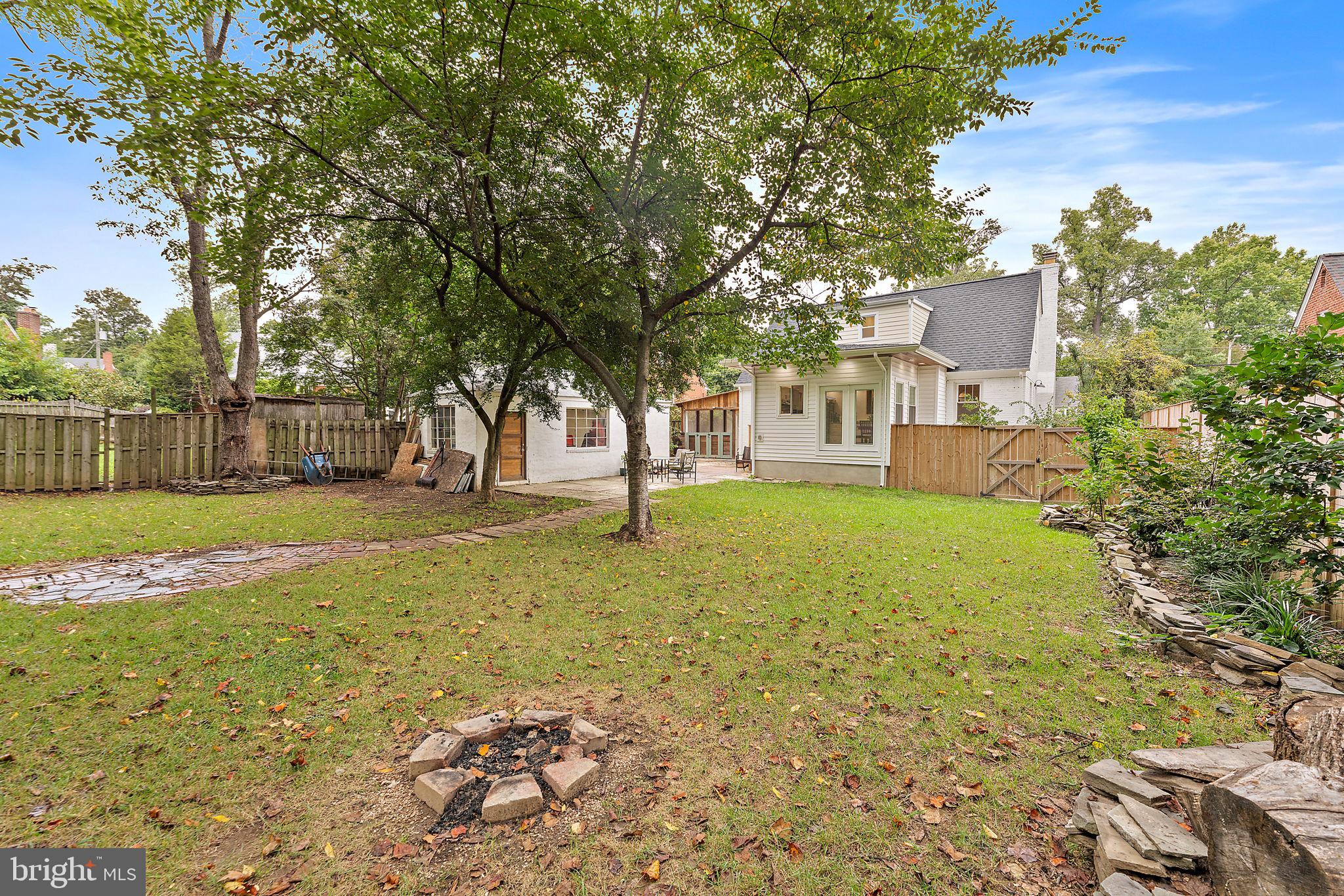 408 S George Mason Dr