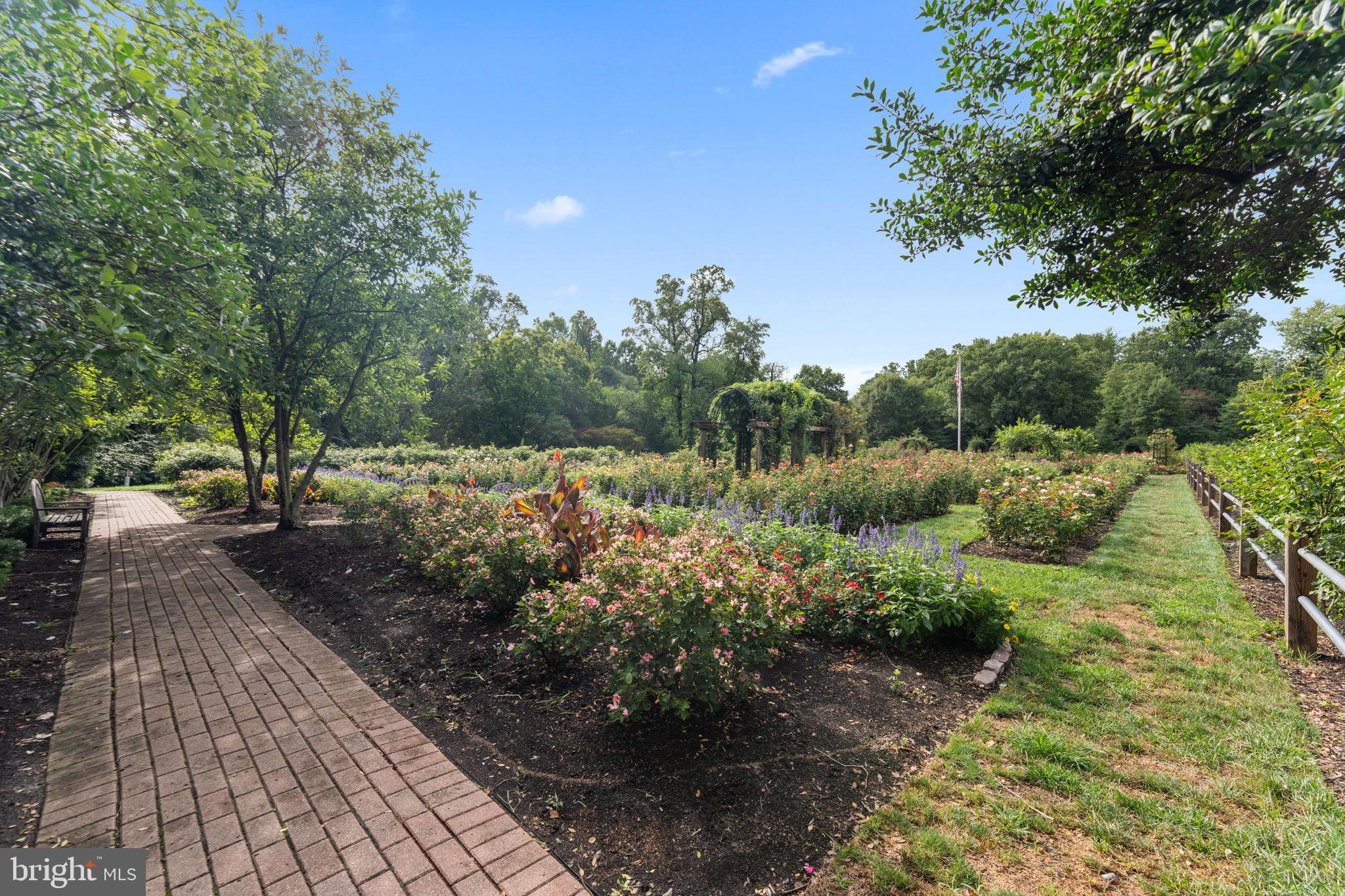 408 S George Mason Dr