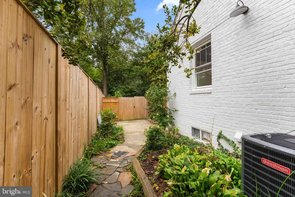 408 S George Mason Dr