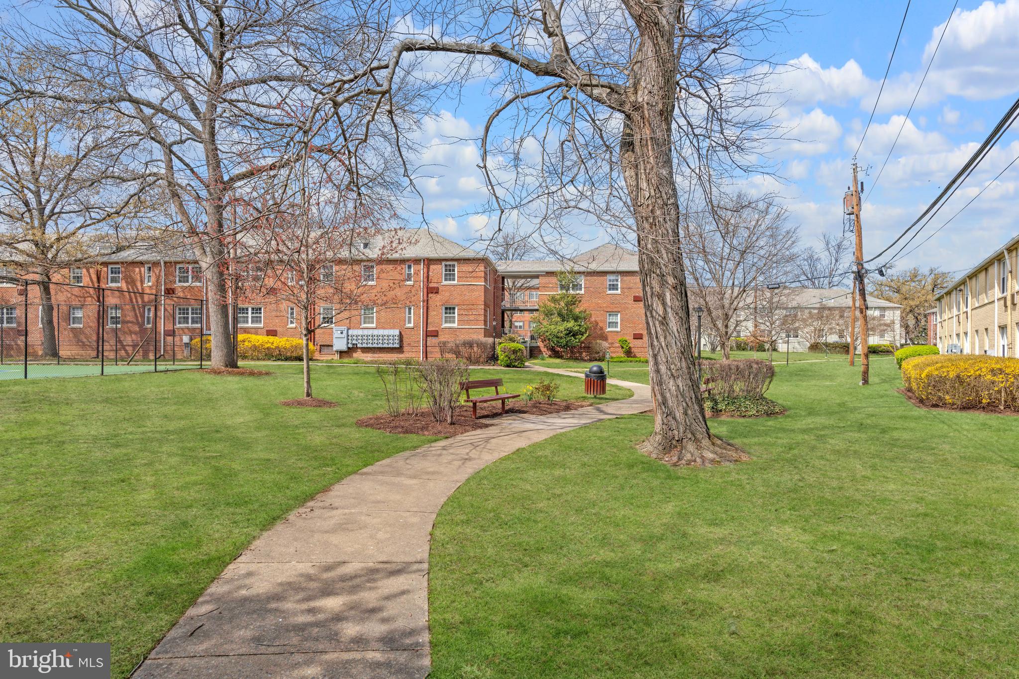 216 N GEORGE MASON DRIVE 216-2