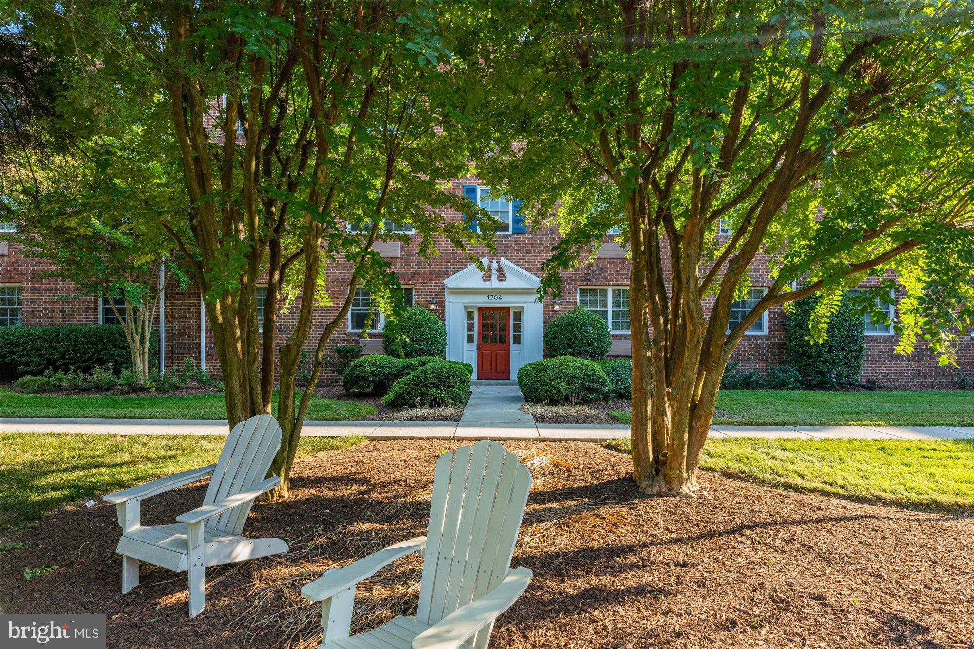 1704 W Abingdon Dr #301