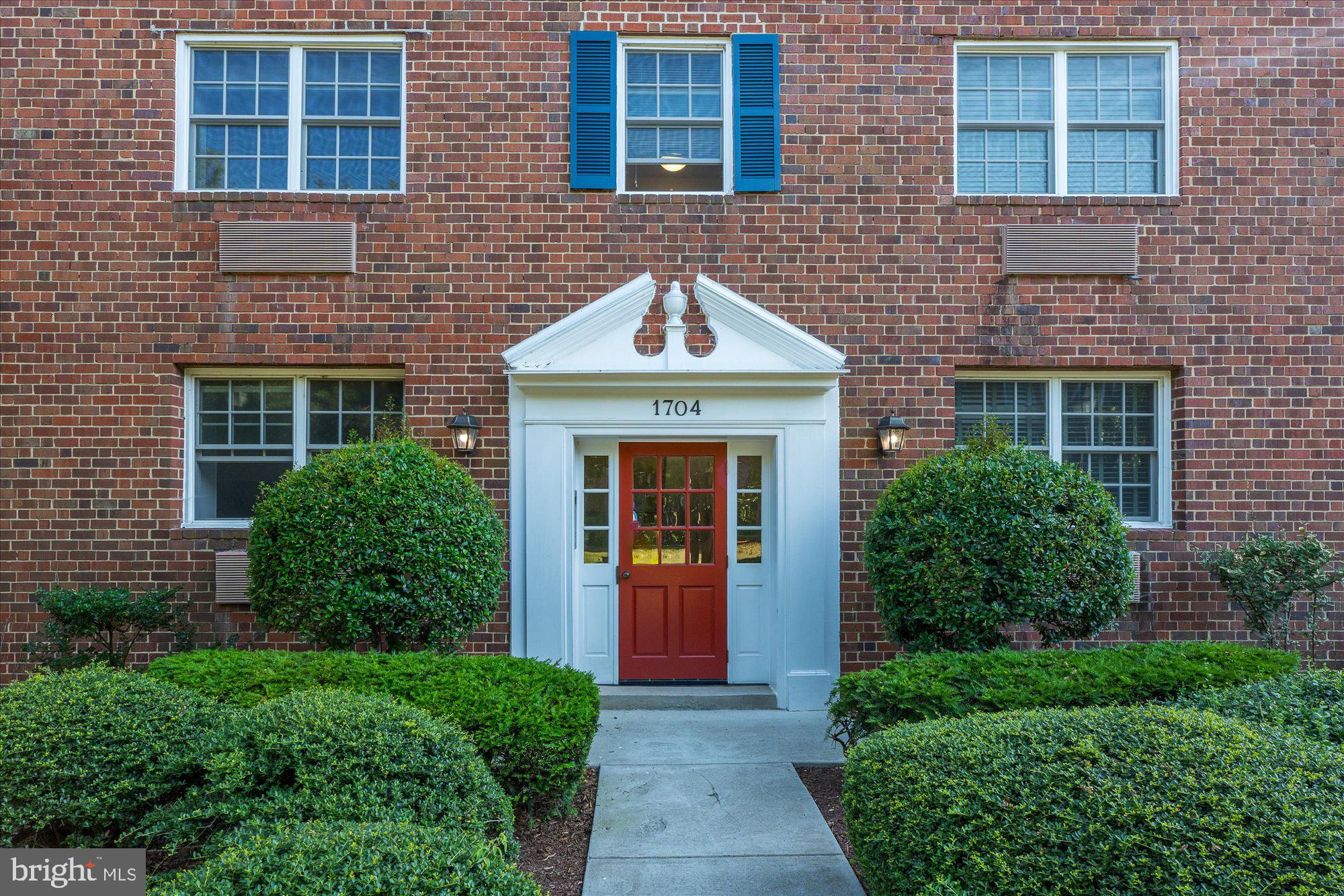 1704 W Abingdon Dr #301