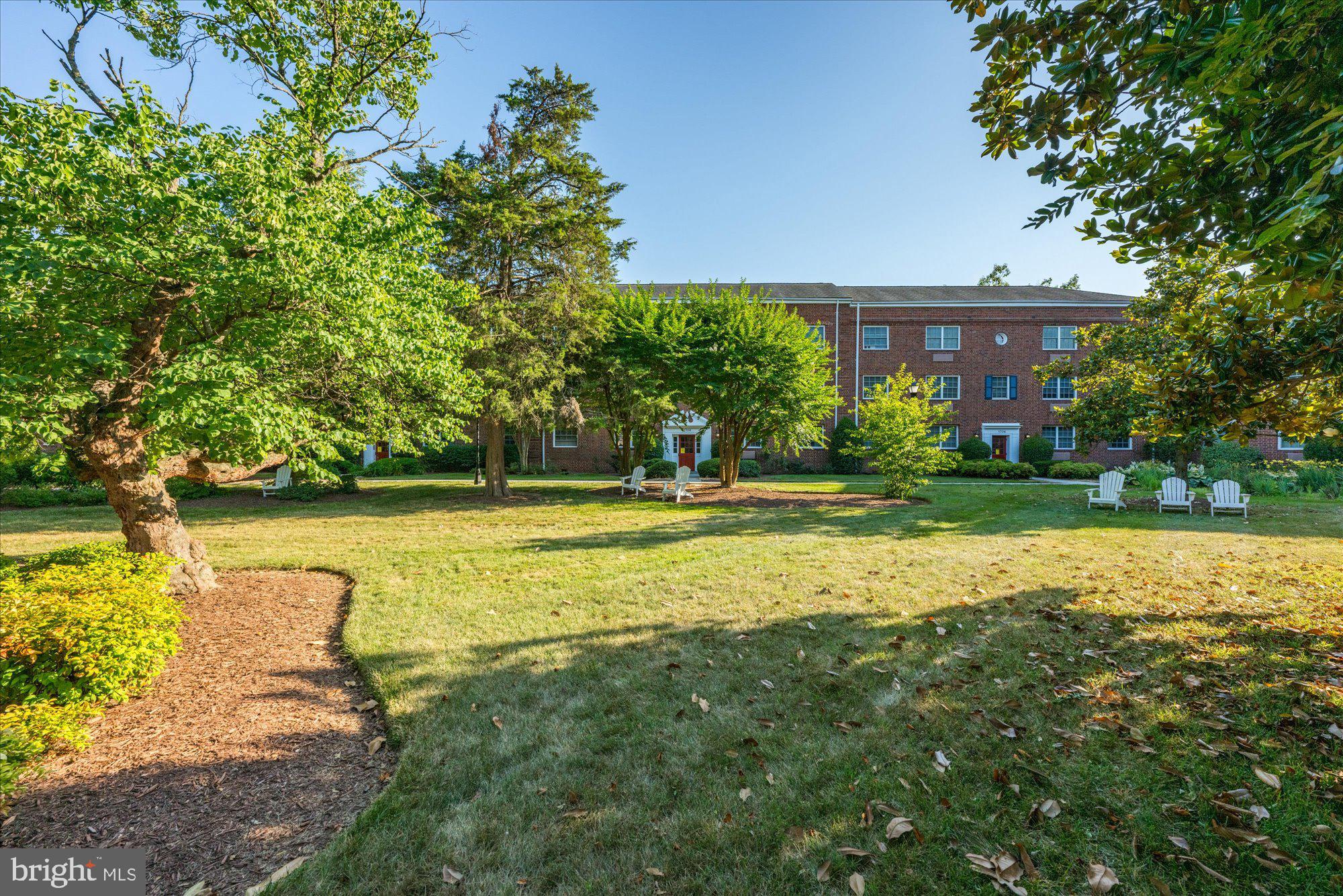 1704 W Abingdon Dr #301