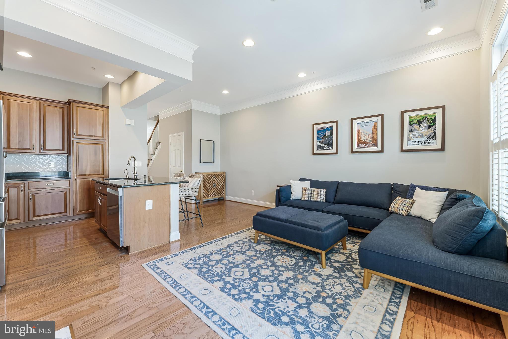 905 Bernard St