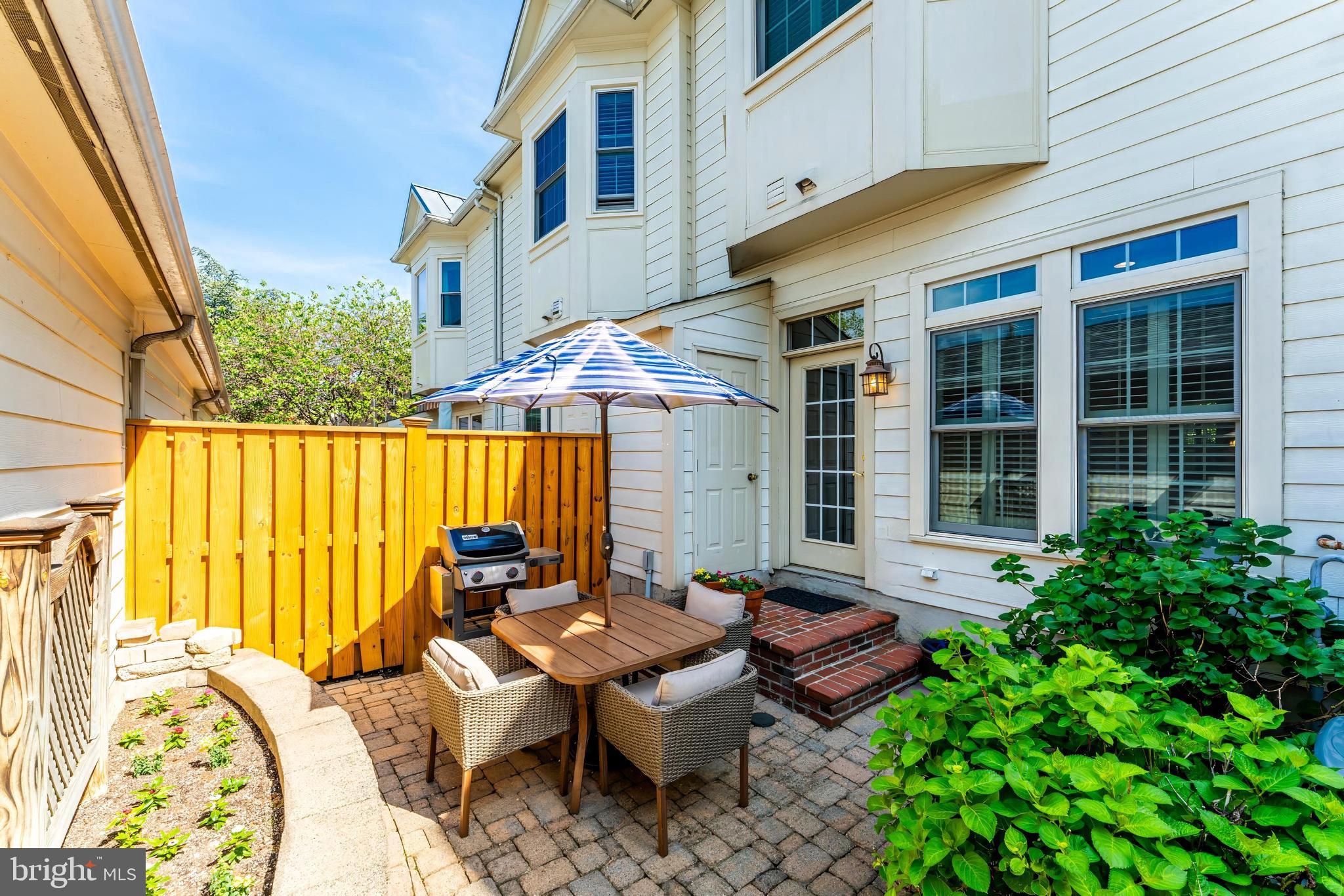 905 Bernard St