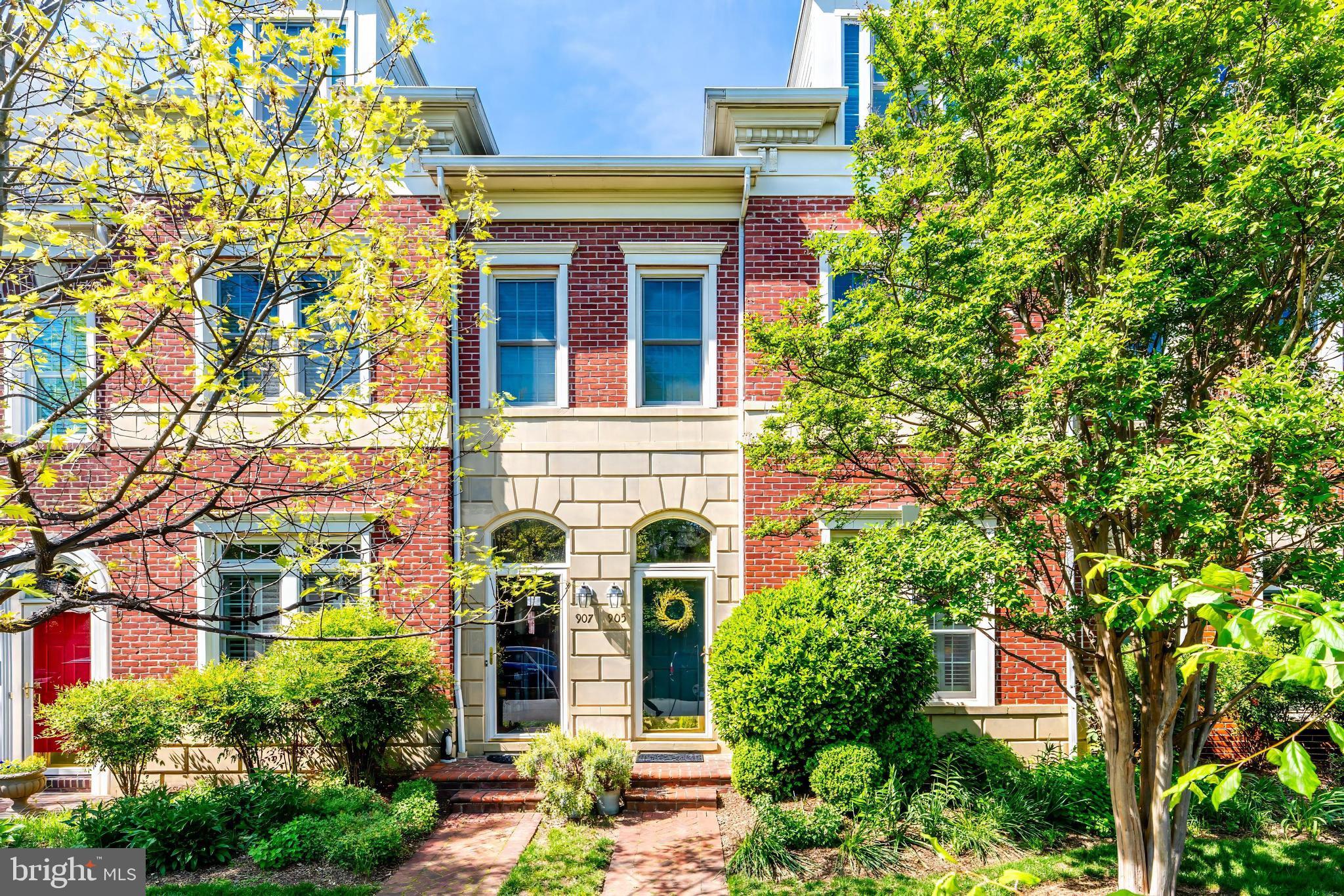 905 Bernard St