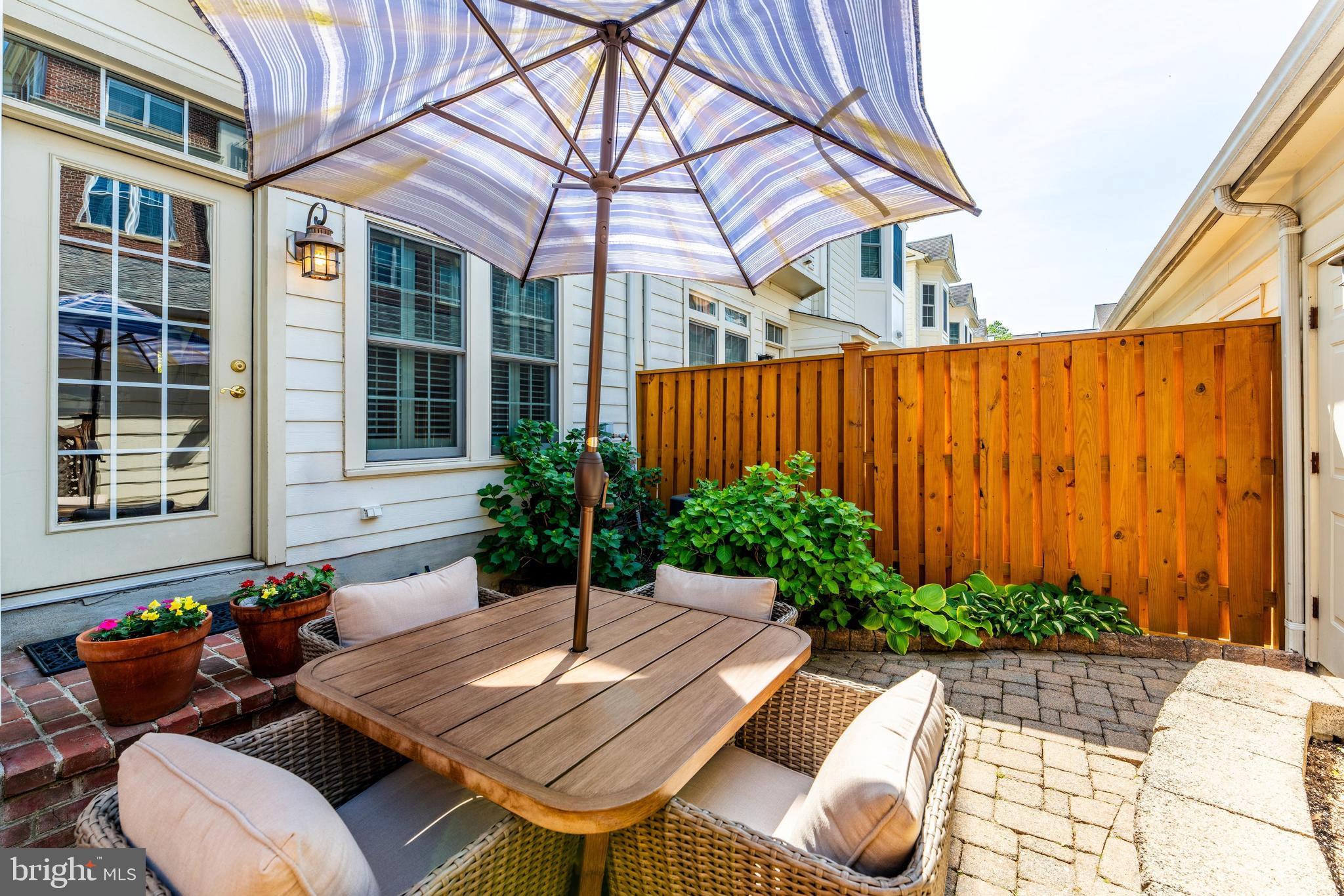 905 Bernard St