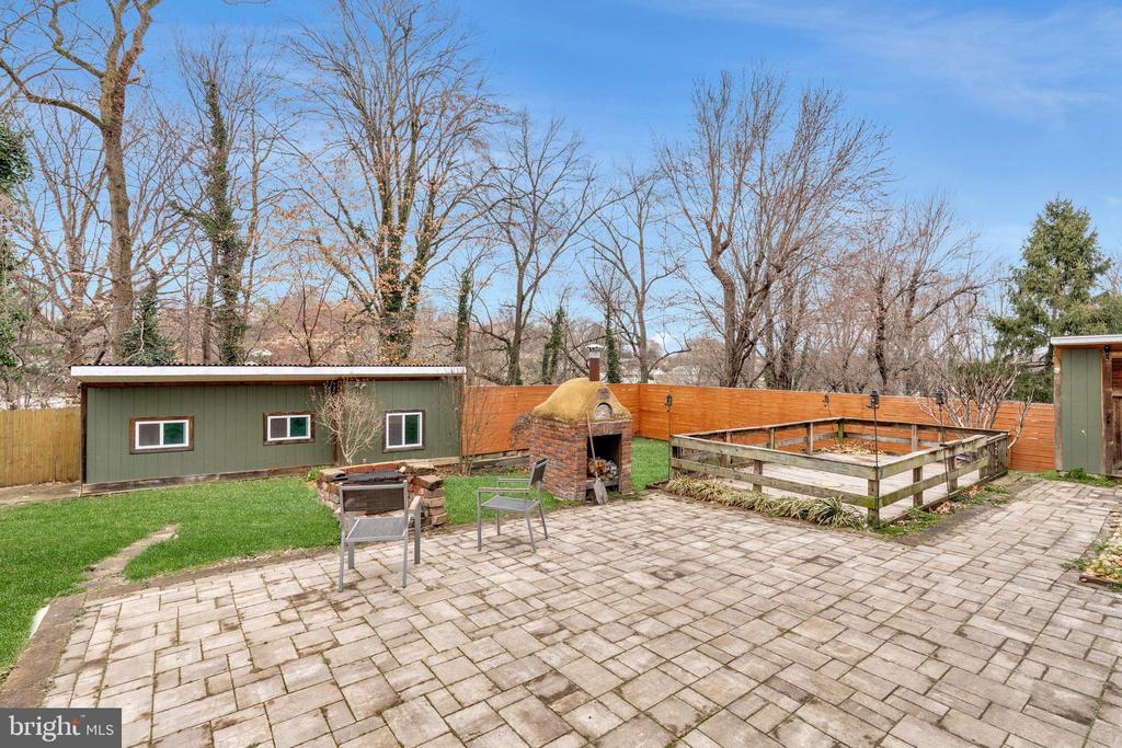 6329 GENTELE COURT