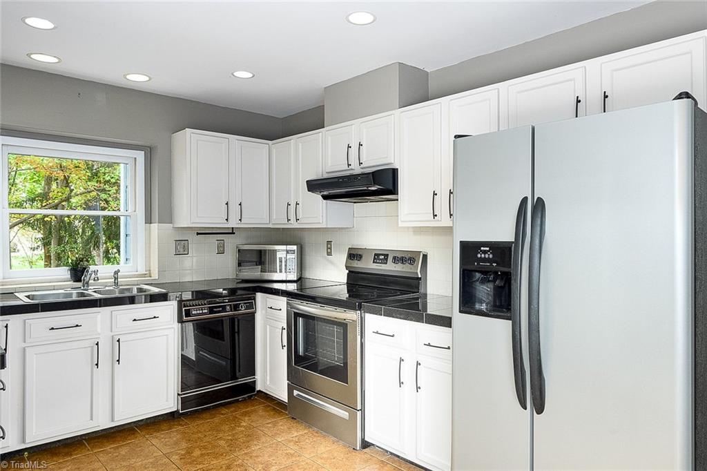 172 Carrisbrooke Lane