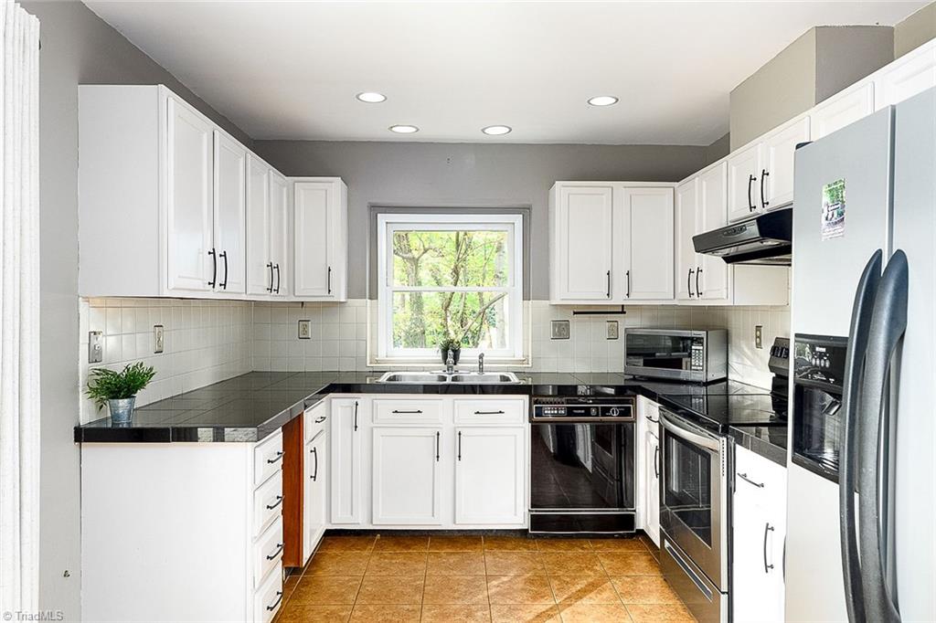 172 Carrisbrooke Lane