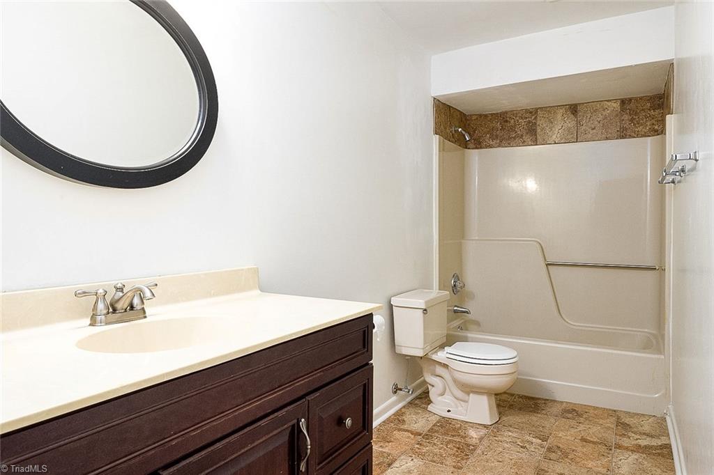 172 Carrisbrooke Lane