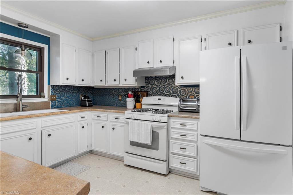 1325 Turkey Hill Road, Winston-Salem