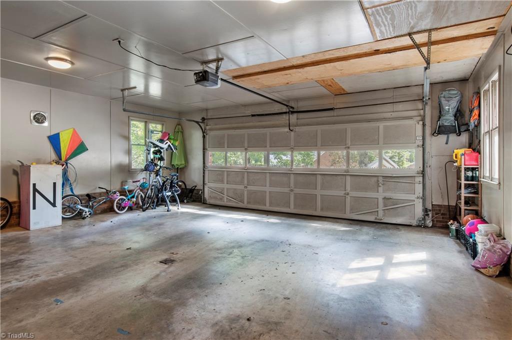 1325 Turkey Hill Road, Winston-Salem