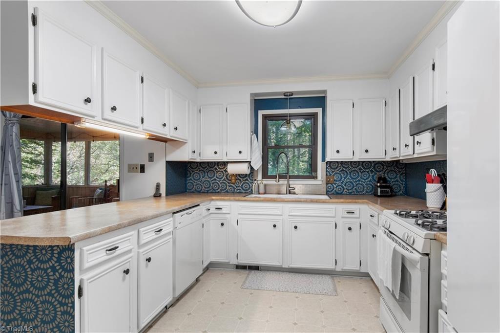 1325 Turkey Hill Road, Winston-Salem