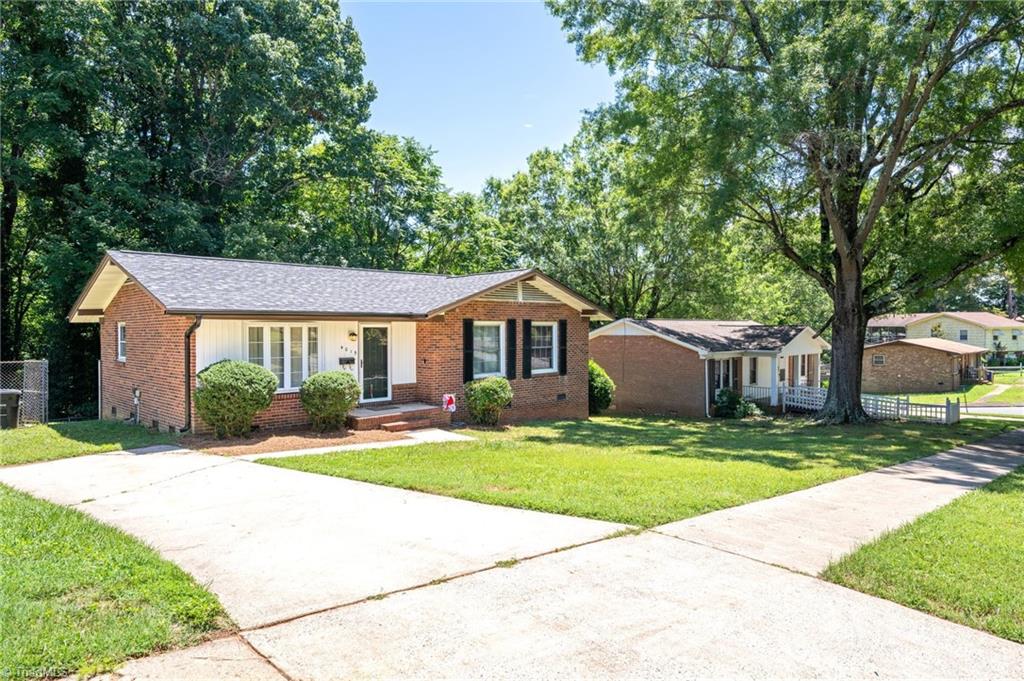 4015 Burnham Court, Winston-Salem