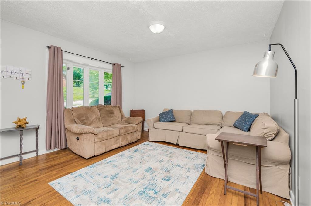 4015 Burnham Court, Winston-Salem